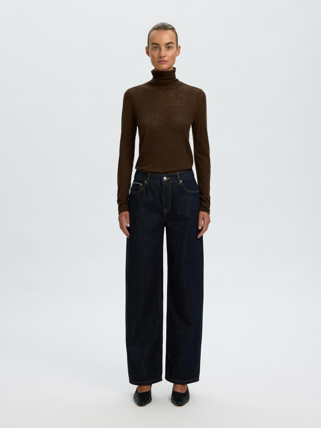 model_shot-front_full